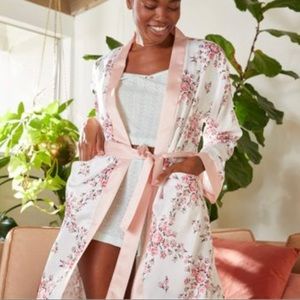 Morgan Lane Allie Robe White Floral